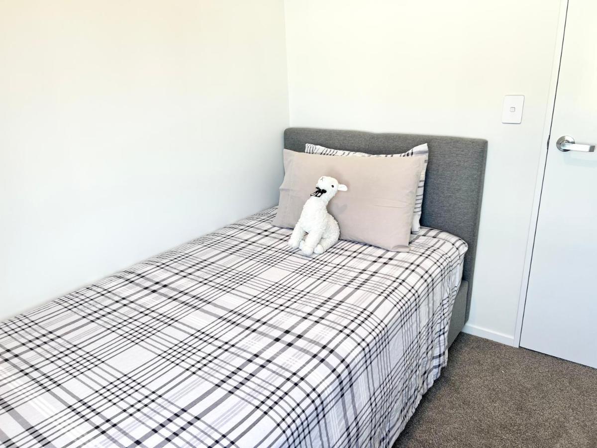 A&J Queen Bedroom-Quiet And Brand New With Reserve View Auckland Luaran gambar