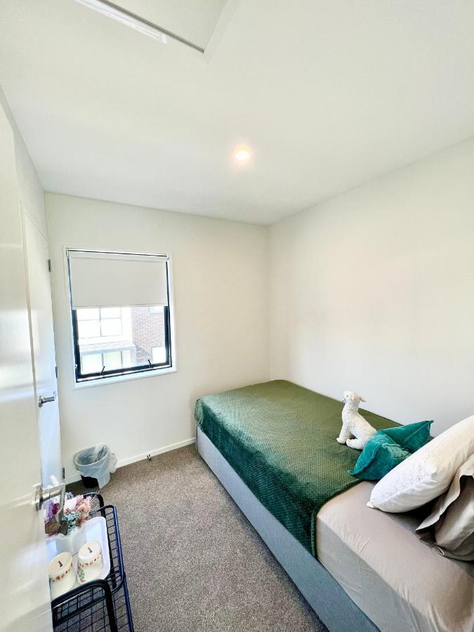 A&J Queen Bedroom-Quiet And Brand New With Reserve View Auckland Luaran gambar