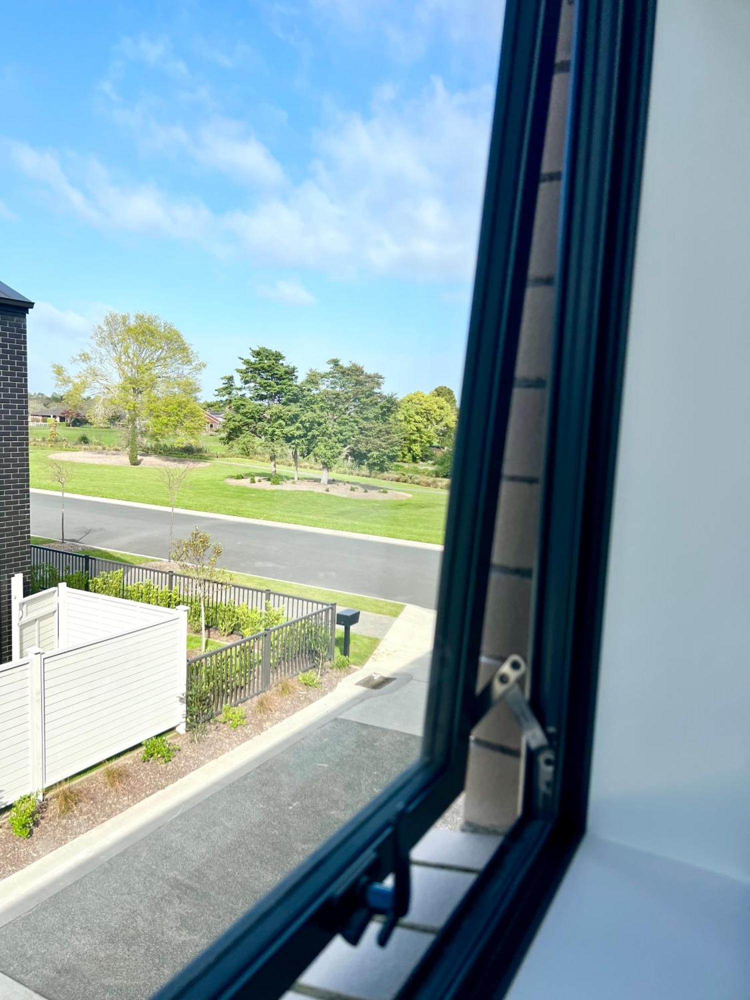A&J Queen Bedroom-Quiet And Brand New With Reserve View Auckland Luaran gambar